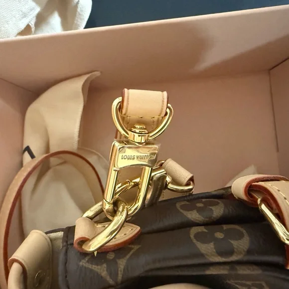 Louis Vuitton
Saumur Handbag Monogram Canvas BB - Picture 2 of 5